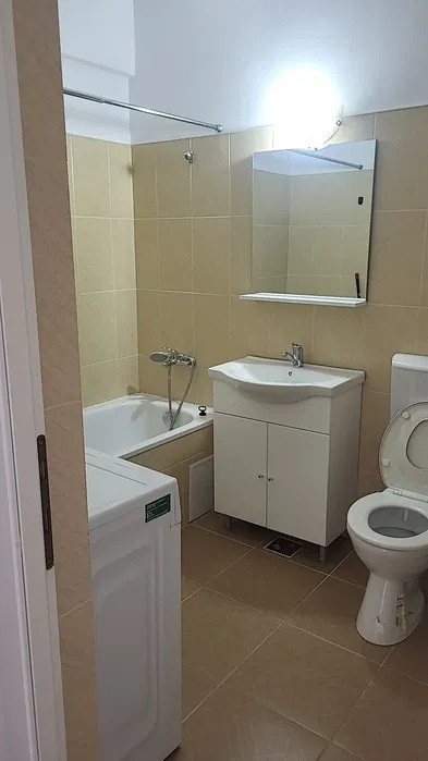 Apartament cu o camera, balcon, zona Florilor