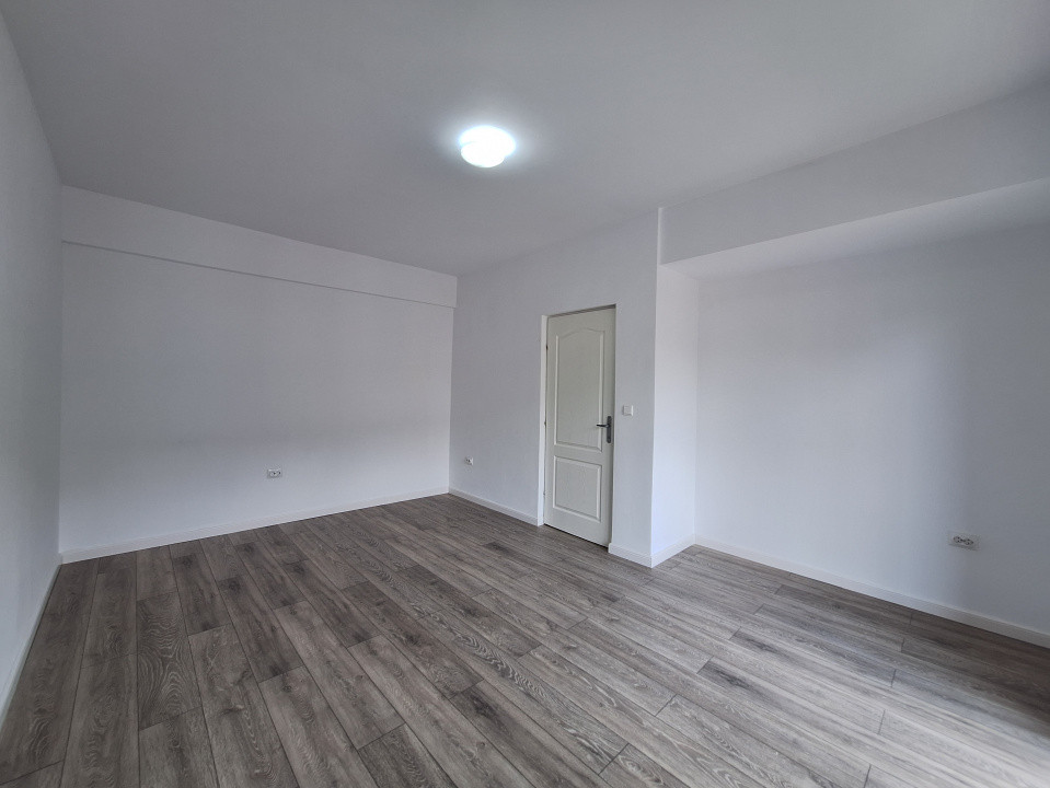 Apartament cu o camera, balcon, zona Florilor