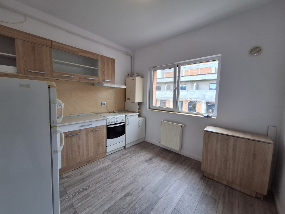 Apartament cu o camera, balcon, zona Florilor