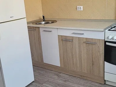 Apartament cu o camera, balcon, zona Florilor