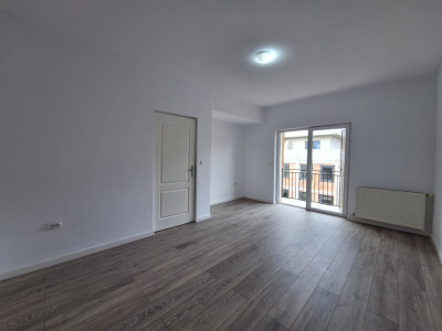 Apartament cu o camera, balcon, zona Florilor