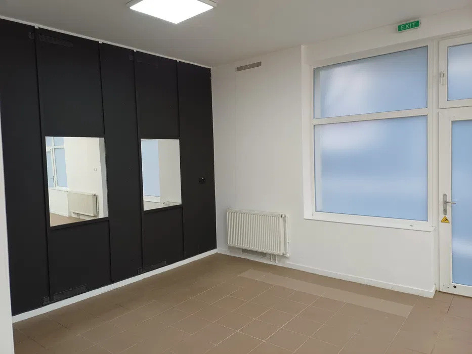 Spatiu Comercial, 60 MP, zona Podul Traian.