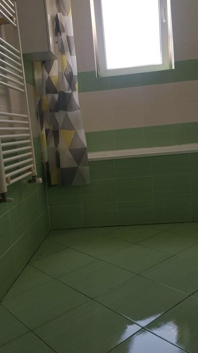 Aparatment cu 3,etaj intermediar zona Eroilor 