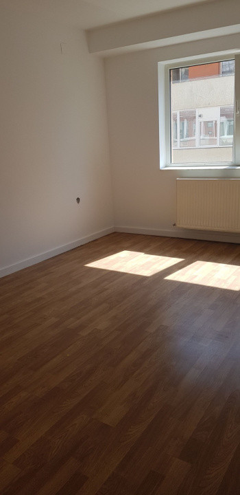 Aparatment cu 3 camere ,etaj intermediar, zona Eroilor 
