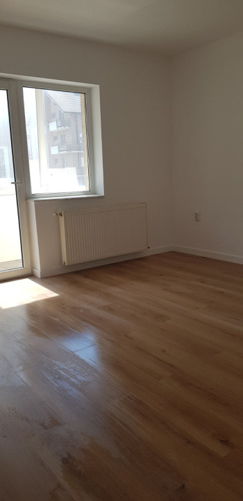 Aparatment cu 3 camere ,etaj intermediar, zona Eroilor 