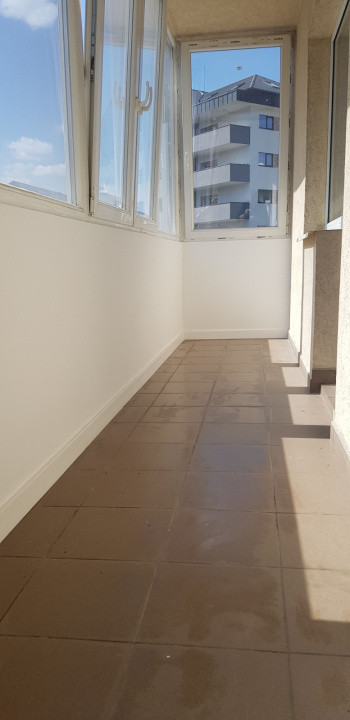 Aparatment cu 3 camere ,etaj intermediar, zona Eroilor 