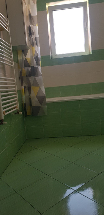Aparatment cu 3 camere ,etaj intermediar, zona Eroilor 