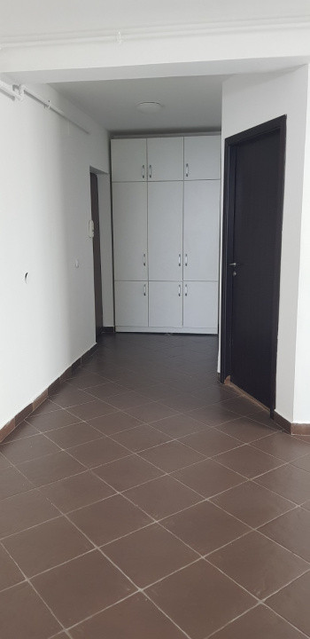 Aparatment cu 3 camere ,etaj intermediar, zona Eroilor 