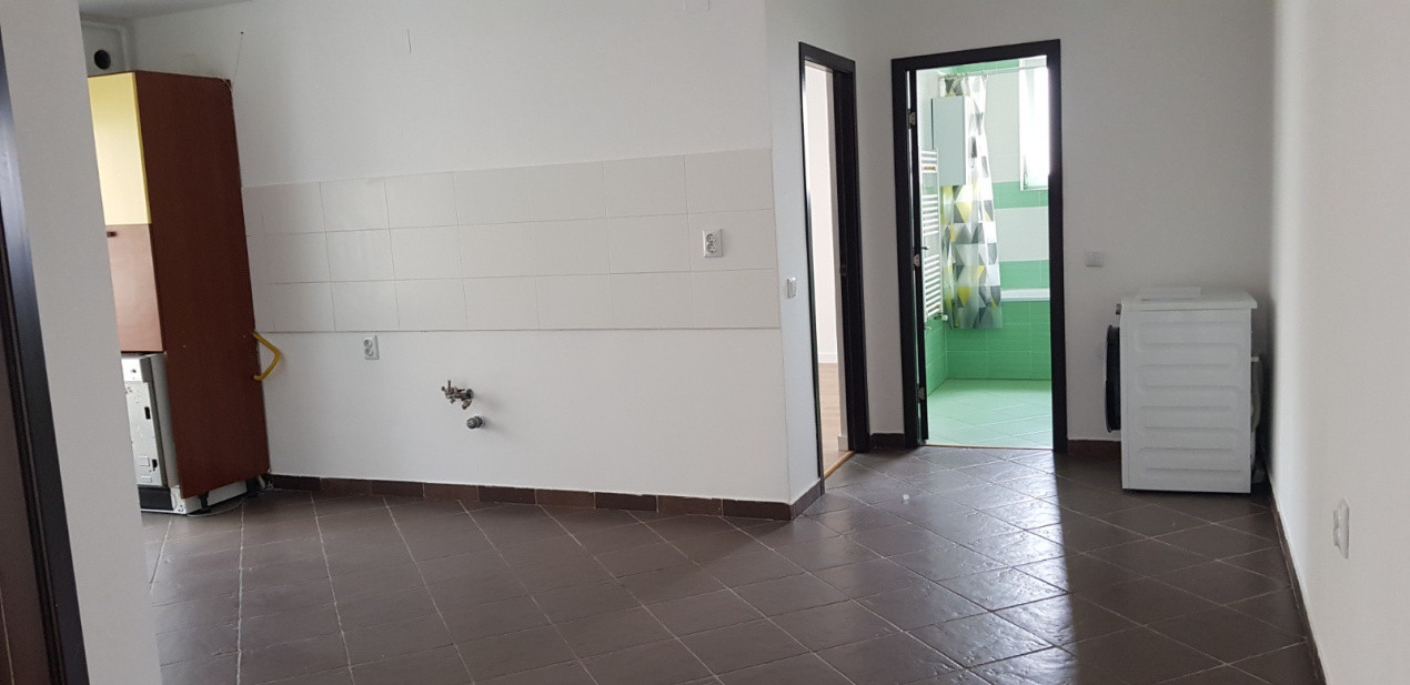 Aparatment cu 3 camere ,etaj intermediar, zona Eroilor 
