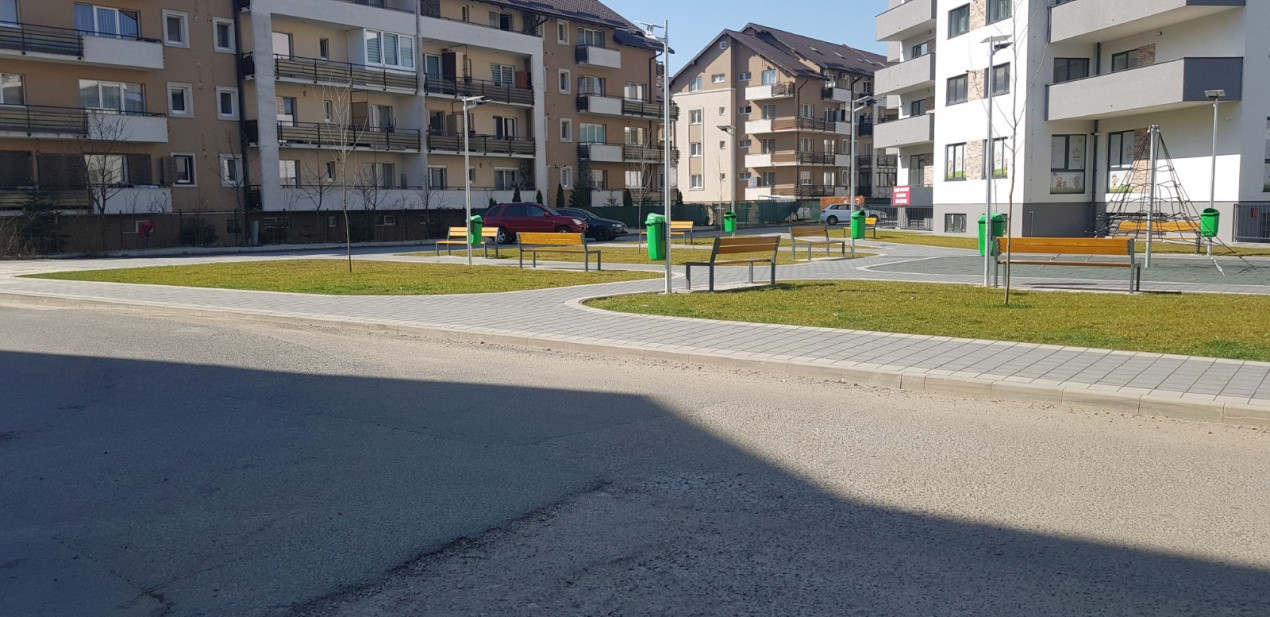 Aparatment cu 3 camere ,etaj intermediar, zona Eroilor 