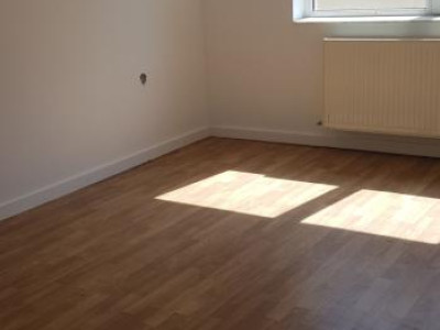 Aparatment cu 3 camere ,etaj intermediar, zona Eroilor 