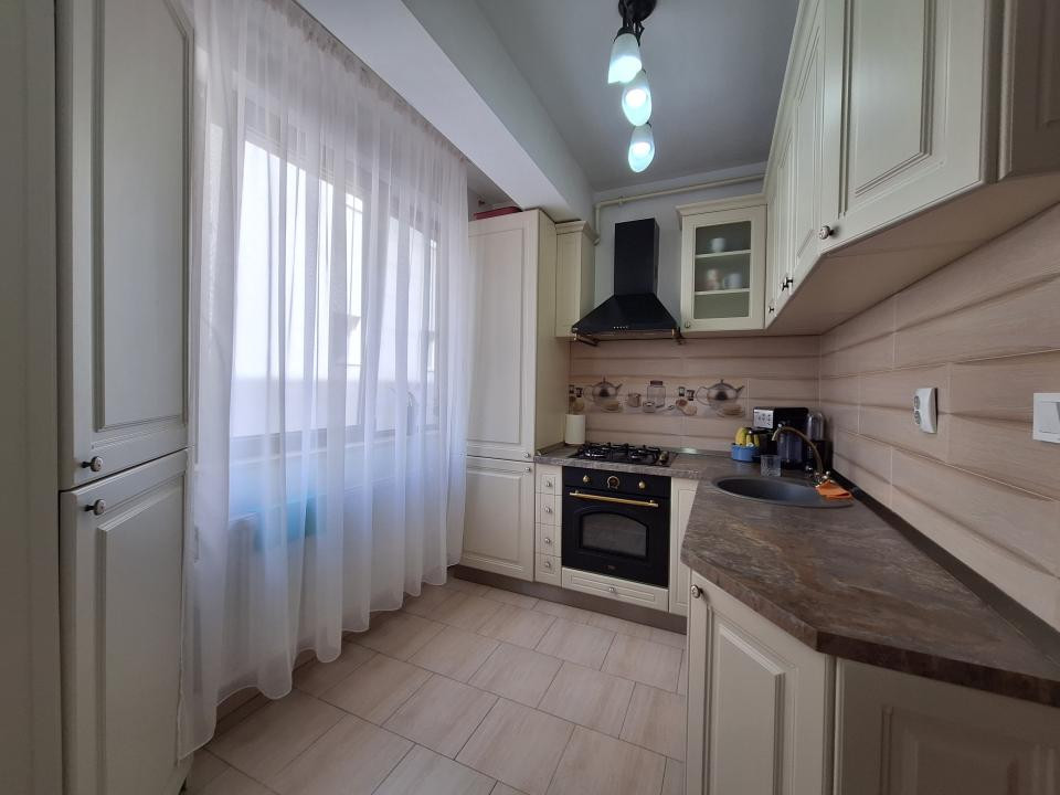 Apartament cu 3 camere, 63,35 mp, balcon, zona Stadionului