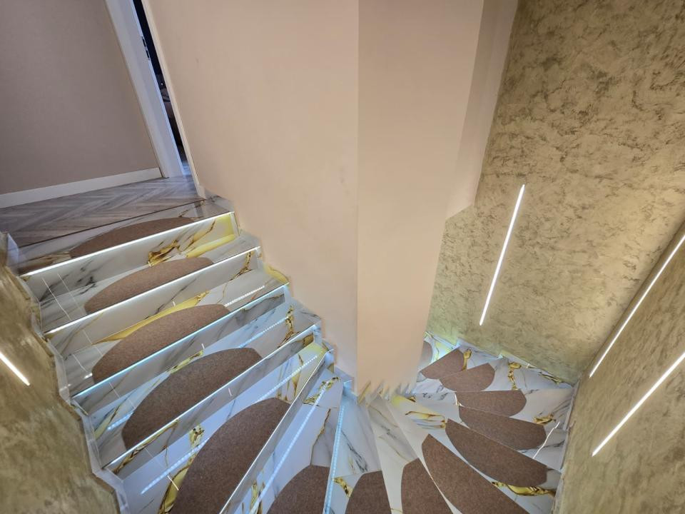 Casa insiruita 4 camere moderna la cheie, parcare subterana si boxa