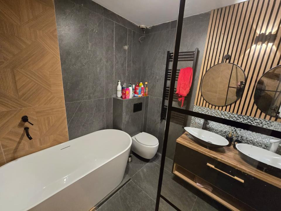 Casa insiruita 4 camere moderna la cheie, parcare subterana si boxa