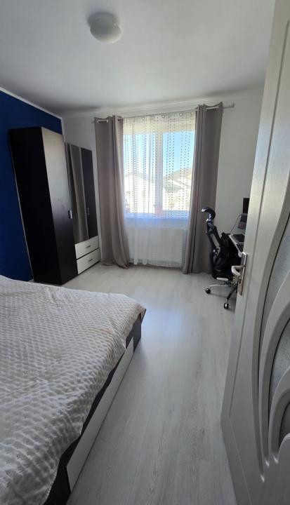 Apartament cu 3 camere, 59 mp, balcon, zona Teilor