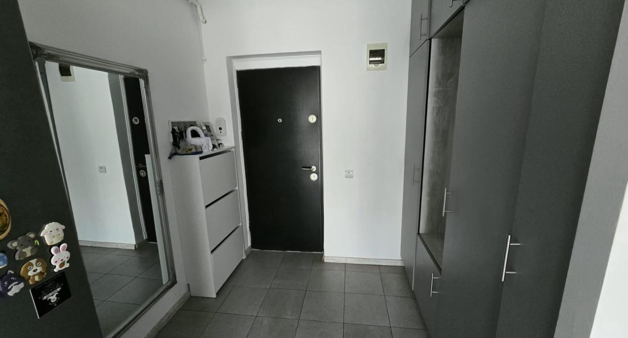 Apartament cu 3 camere, 59 mp, balcon, zona Teilor