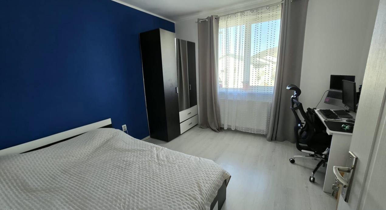 Apartament cu 3 camere, 59 mp, balcon, zona Teilor