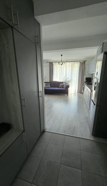 Apartament cu 3 camere, 59 mp, balcon, zona Teilor
