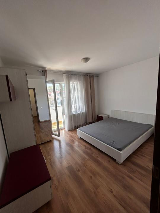 Apartament 2 camere de închiriat – renovat, etaj intermediar