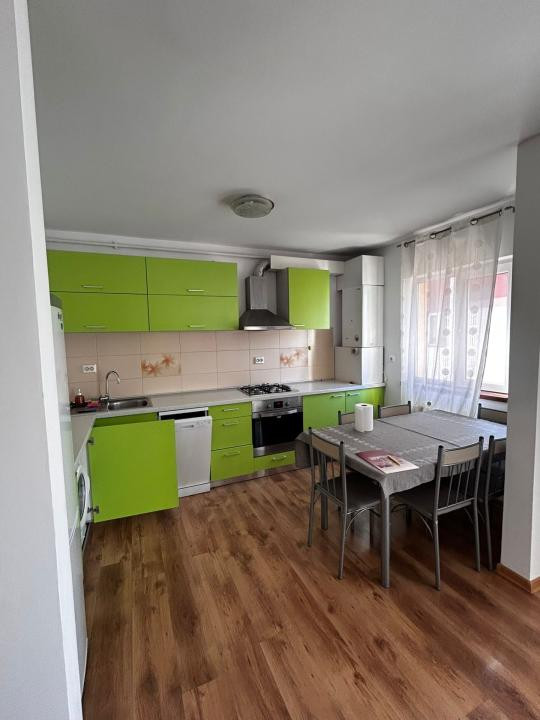 Apartament 2 camere de închiriat – renovat, etaj intermediar