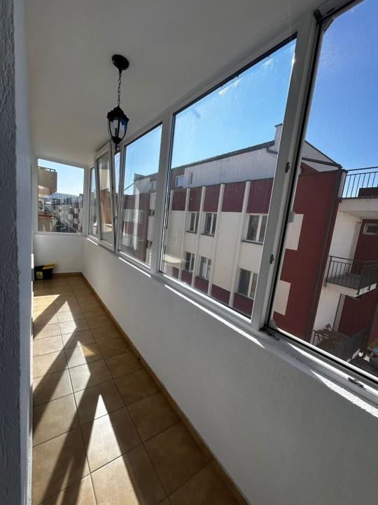 Apartament 2 camere de închiriat – renovat, etaj intermediar