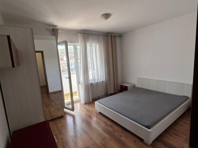 Apartament 2 camere de închiriat – renovat, etaj intermediar