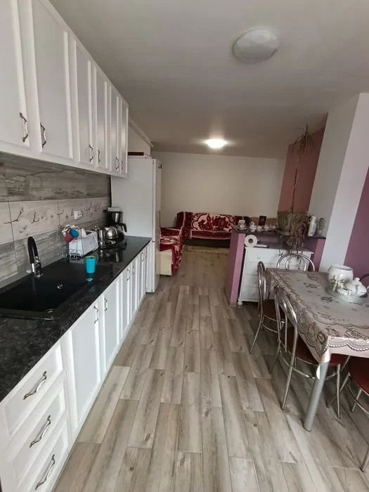 Apartament cu 3 camere, 62 mp, parcare, zona Stejarului