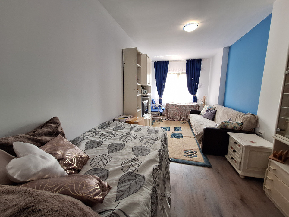 Apartament cu 3 camere, 62 mp, orientare sudica, balcon, zona Stejarului