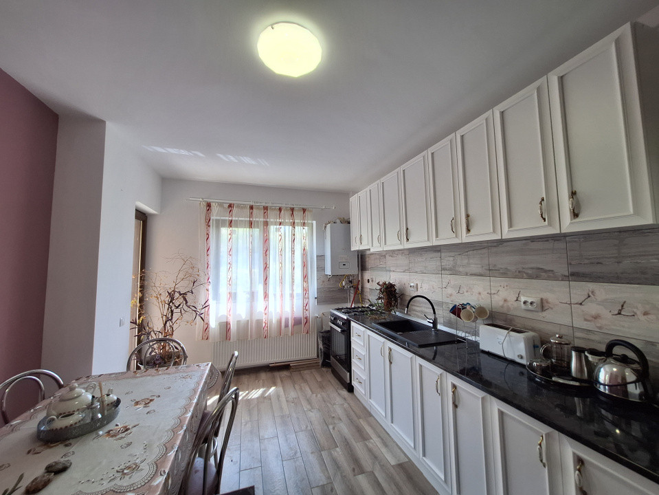 Apartament cu 3 camere, 62 mp, orientare sudica, balcon, zona Stejarului