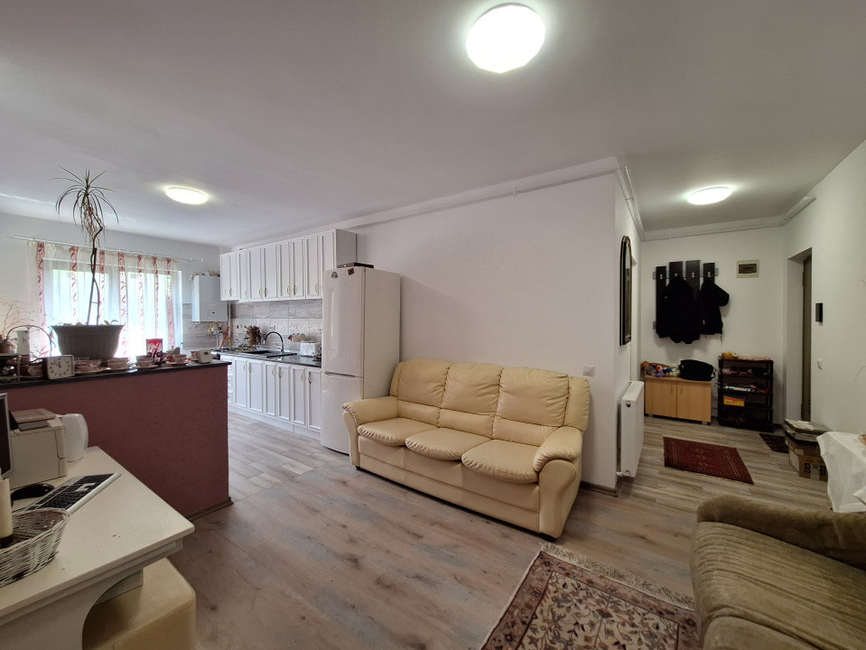 Apartament cu 3 camere, 62 mp, orientare sudica, balcon, zona Stejarului