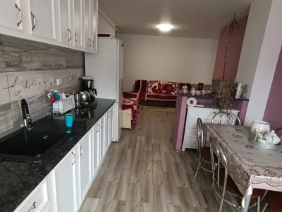 Apartament cu 3 camere, 62 mp, parcare, zona Stejarului