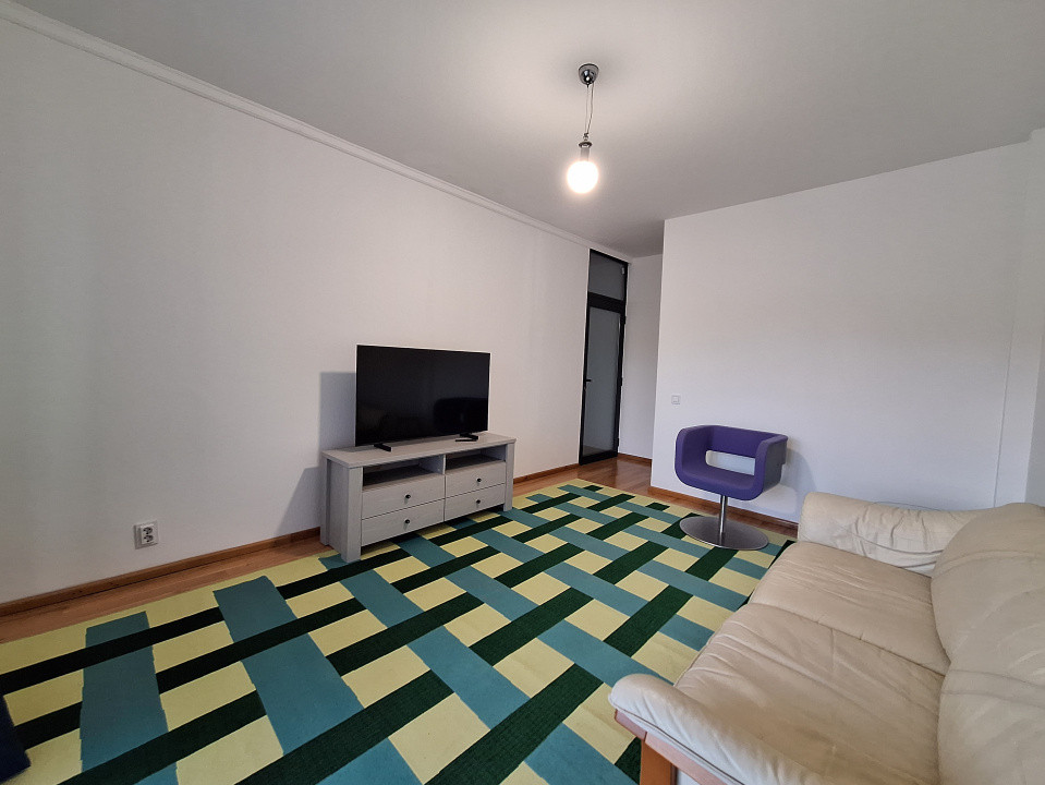 Apartament cu 2 camere, 52 mp, parcare, zona Razoare