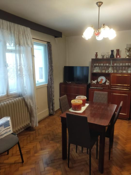 Apartament cu 3 camere decomandate, 65mp, in zona Piata Flora