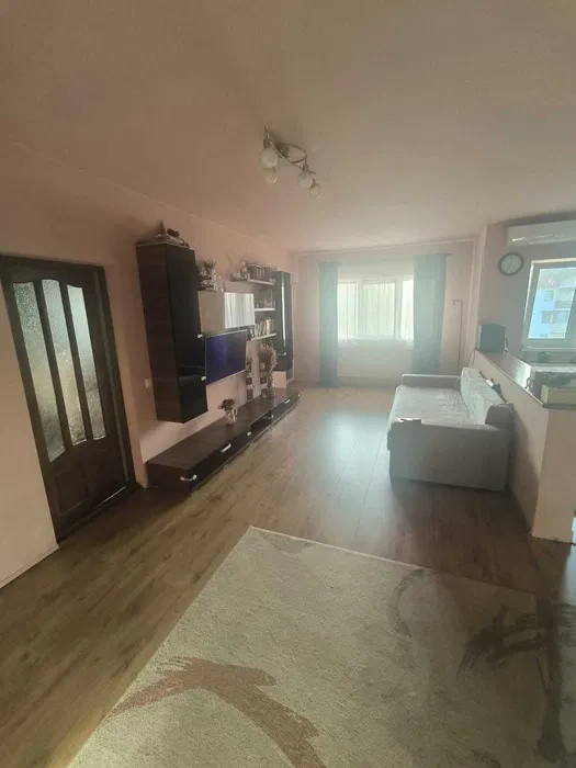 Apartament cu 3 camere, 71 mp, parcare, zona Cetatii