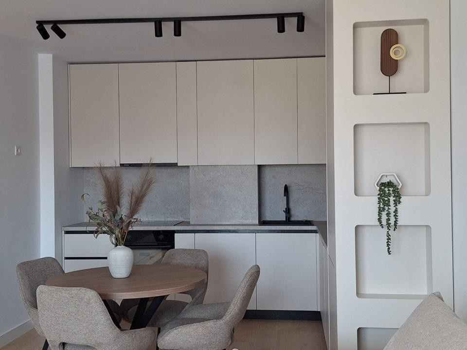 Apartament de 2 camere, 45 mp,Ultramodern,Mobilat/Utilat, Zona Eroilor