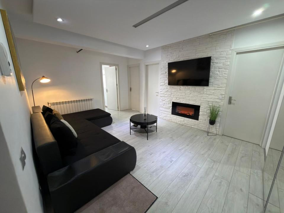 Apartament cu 3 camere , parcare inclusa,zona Parcul Poligon 