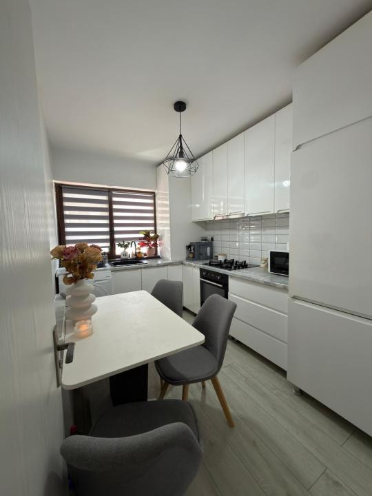 Apartament cu 3 camere , parcare inclusa,zona Parcul Poligon 