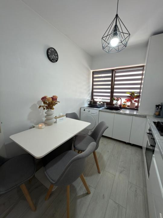 Apartament cu 3 camere , parcare inclusa,zona Parcul Poligon 