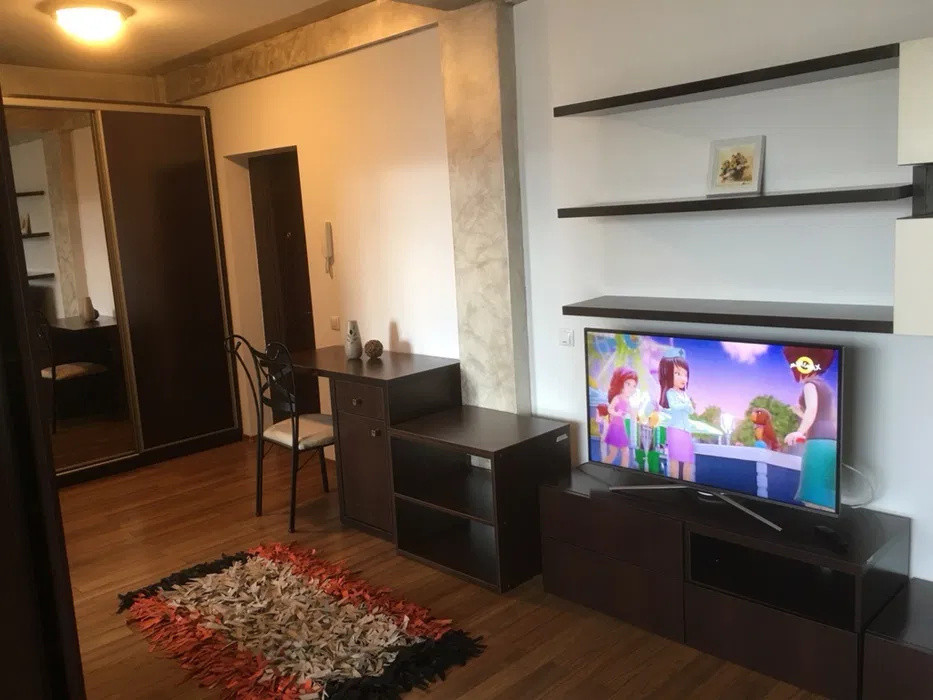 Apartament 2 camere, 65 mp, decomandat, etaj 1/5, parcare+garaj, Zona Farmec