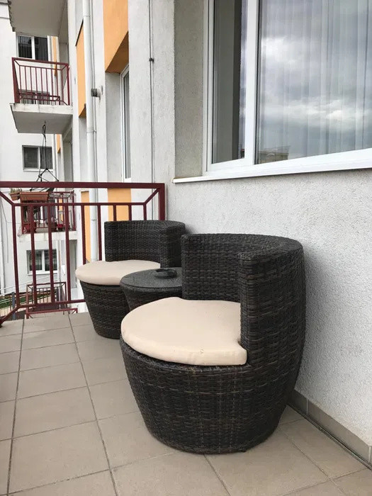 Apartament 2 camere, 65 mp, decomandat, etaj 1/5, parcare+garaj, Zona Farmec