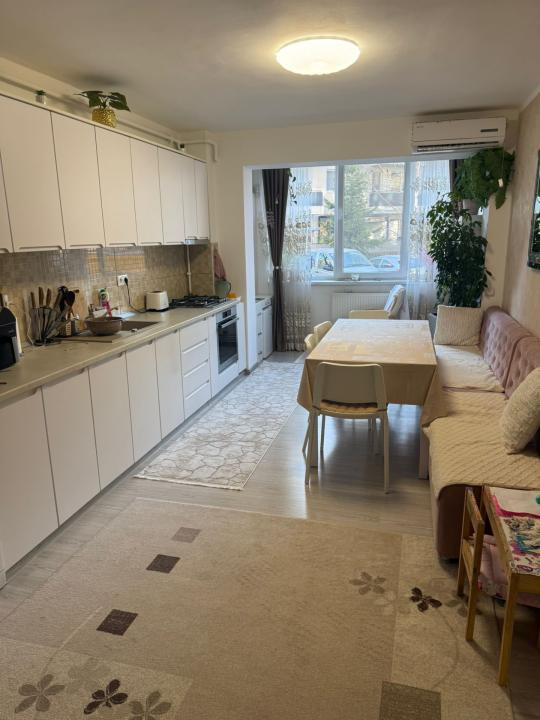 Apartament cu 3 camere , parter înalt,parcare inclusa
