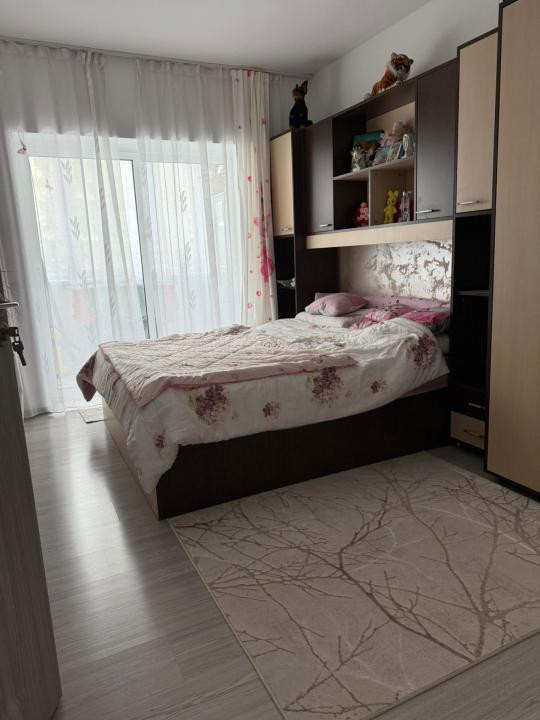 Apartament cu 3 camere , parter înalt,parcare inclusa