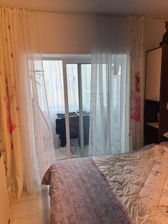 Apartament cu 3 camere , parter înalt,parcare inclusa