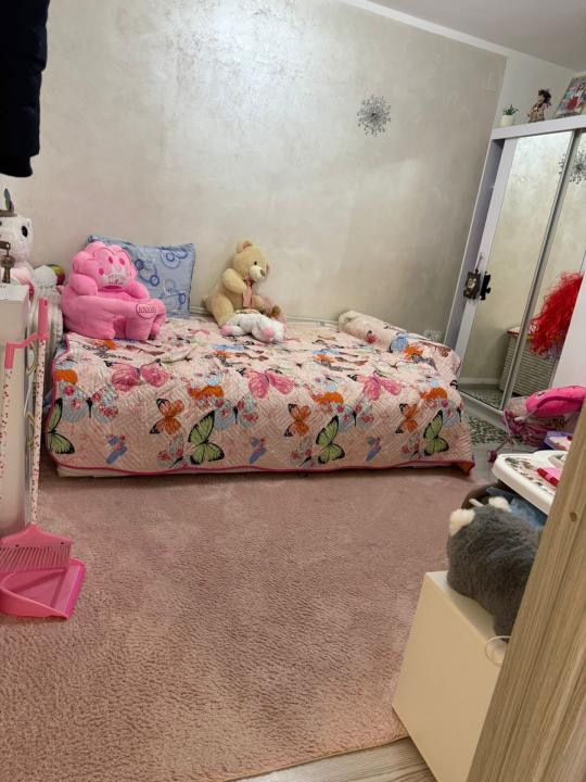 Apartament cu 3 camere , parter înalt,parcare inclusa