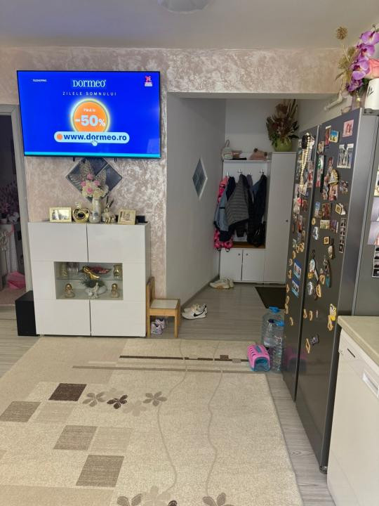 Apartament cu 3 camere , parter înalt,parcare inclusa