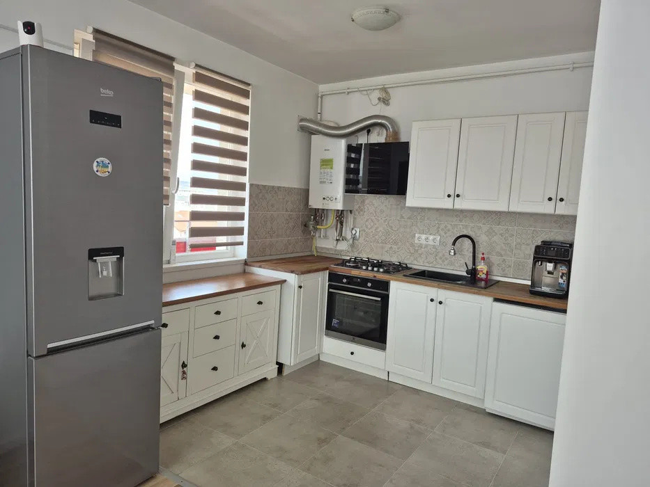 Apartament cu 2 camere, 60 mp, balcon, zona Terra