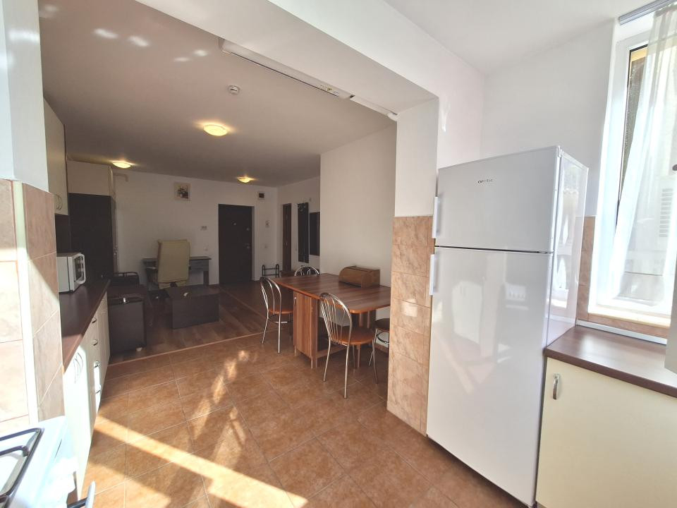 Apartament cu 2 camere, 39 mp, etajul 1, zona Florilor