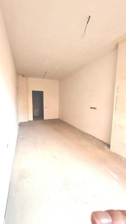 Apartament de 78mp utili(4 camere,2 băi, terasă)bloc nou,parter înalt 