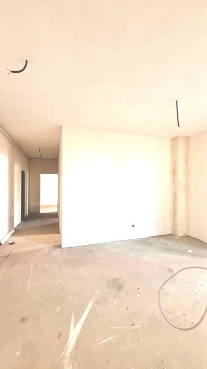 Apartament de 78mp utili(4 camere,2 băi, terasă)bloc nou,parter înalt 