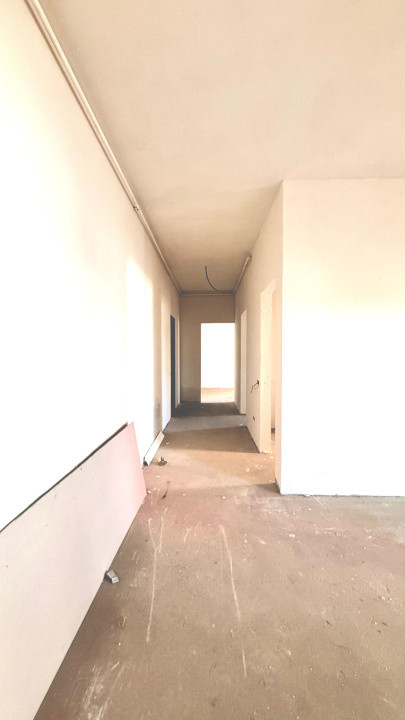 Apartament de 78mp utili(4 camere,2 băi, terasă)bloc nou,parter înalt 